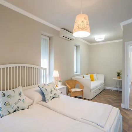 Apartment Csenge 2. *